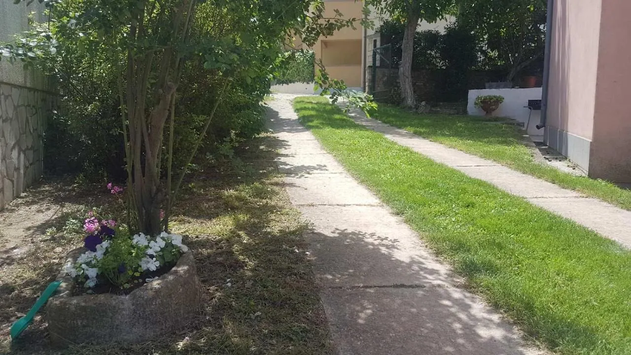 Apartment Sanja بريمونتيرا
